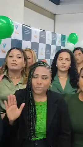 Turma comemorando na formatura de Instrumentação em Osasco